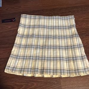 Yellow pleated skirt